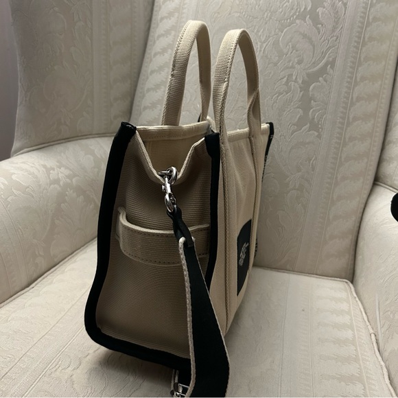 🆕 Marc Jacobs The Jacquard Medium traveller Tote Bag beige with contrast trim - Picture 9 of 16